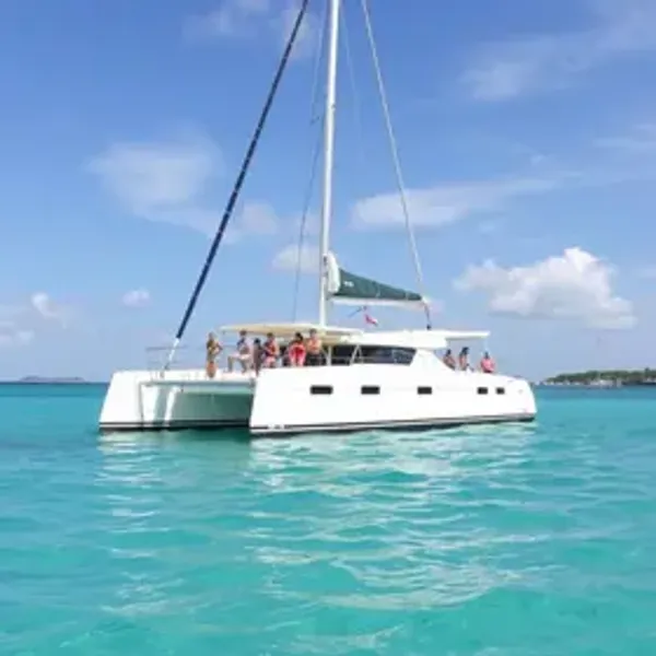 Passeio de catamarã em Praia do Francês: estrutura, maré, acesso e dicas de visita