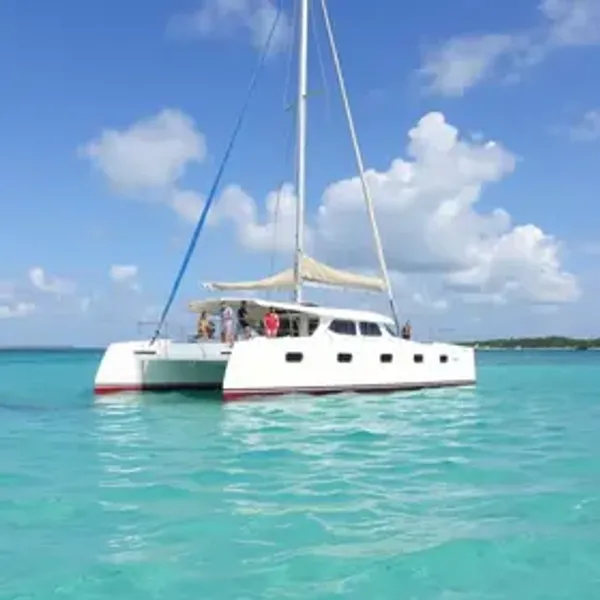 Passeio de catamarã em Alagoas: guia prático para planejar sua viagem