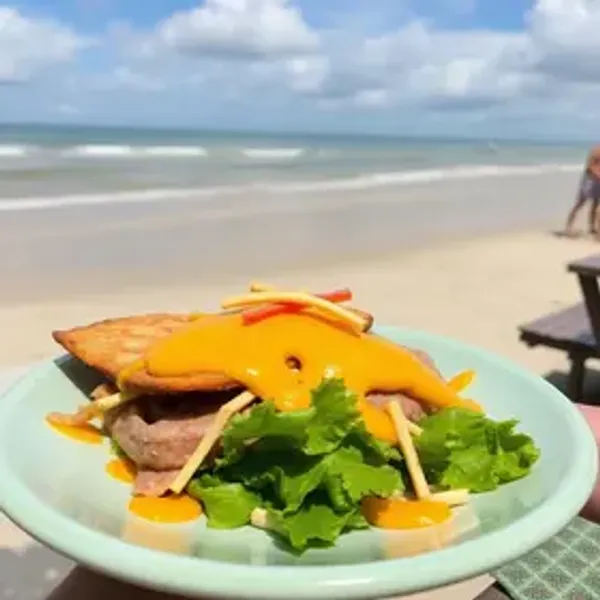 Onde comer barato na orla de Maceió: lugares para comer bem e dicas locais