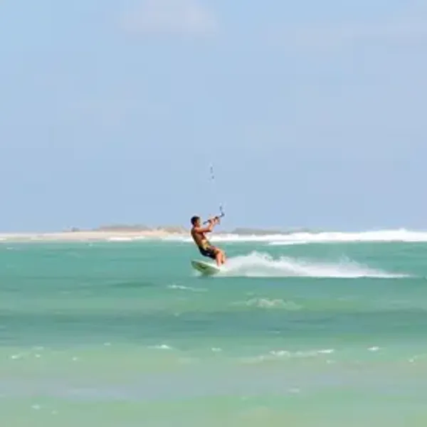 Curso de kitesurf em Barra de São Miguel: guia prático para planejar sua viagem