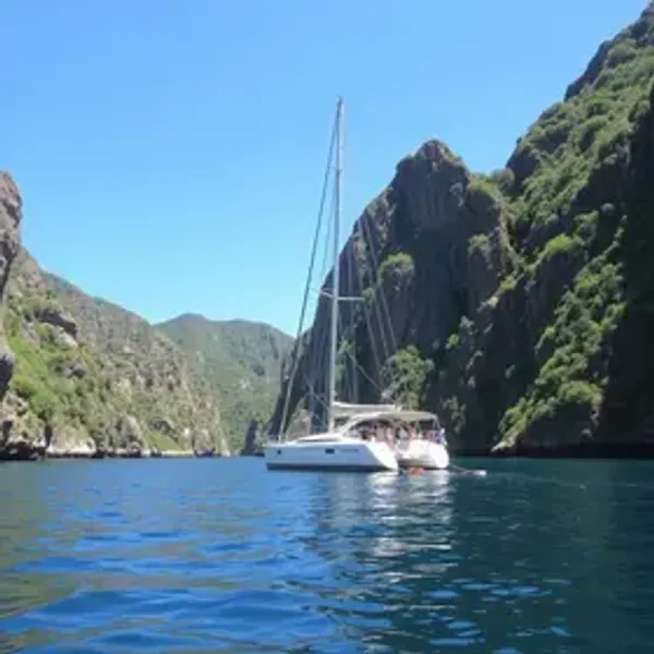 Passeio de catamarã nos Cânions do São Francisco: guia prático para planejar sua viagem