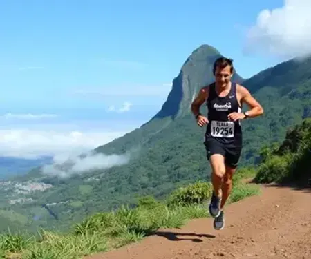 Ultramaratonista de Arapiraca corre 50 km para comemorar os 50 anos de vida; há um ano, foram 49 km