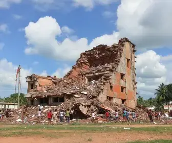 Forro desaba durante votação em colégio de Pilar, Maceió