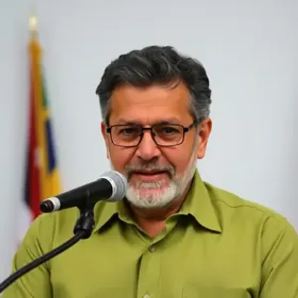Luciano Barbosa se mantém à espera de sua própria decisão eleitoral ao nome do Governo de Alagoas
